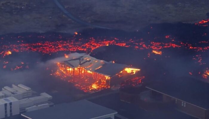 Potret Lahar Panas Letusan Gunung Api Bakar Rumah-Rumah Warga Islandia