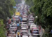 Penampakan Ibukota Indonesia Diguyur Hujan, Macet Parah!