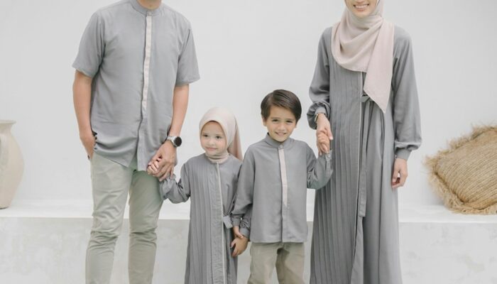 Fashion Keluarga: Cara Berpakaian Serasi Dengan Pasangan Dan Anak Anda