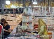 Pasar Senen ingatkan pengunjung jaga barang bawaan cegah kriminalitas